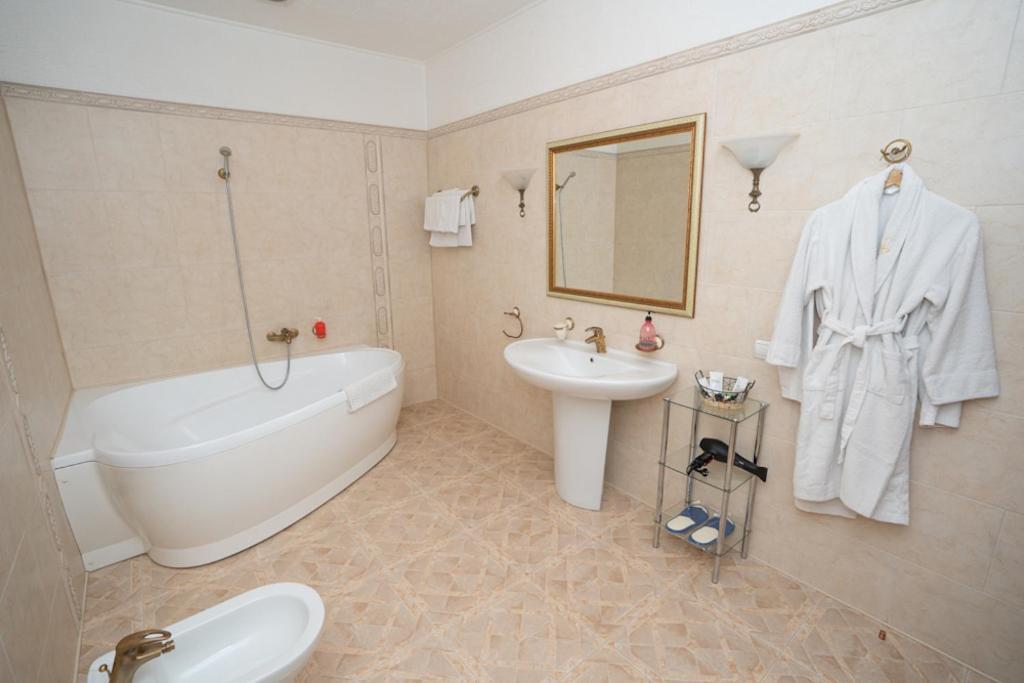 Hotel Piano Kiev Ngoại thất bức ảnh